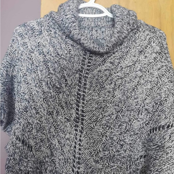 Women’s long knitted sweater - Picture 2 of 4